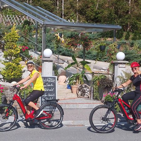 Gasthof Klug Zum Ehrensepp Modriach Buitenkant foto