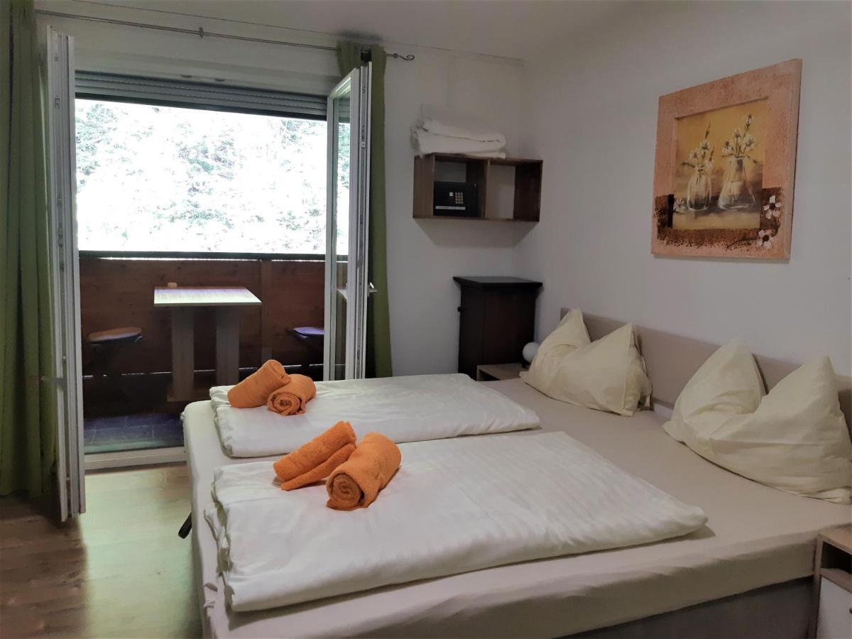 Gasthof Klug Zum Ehrensepp Modriach Buitenkant foto