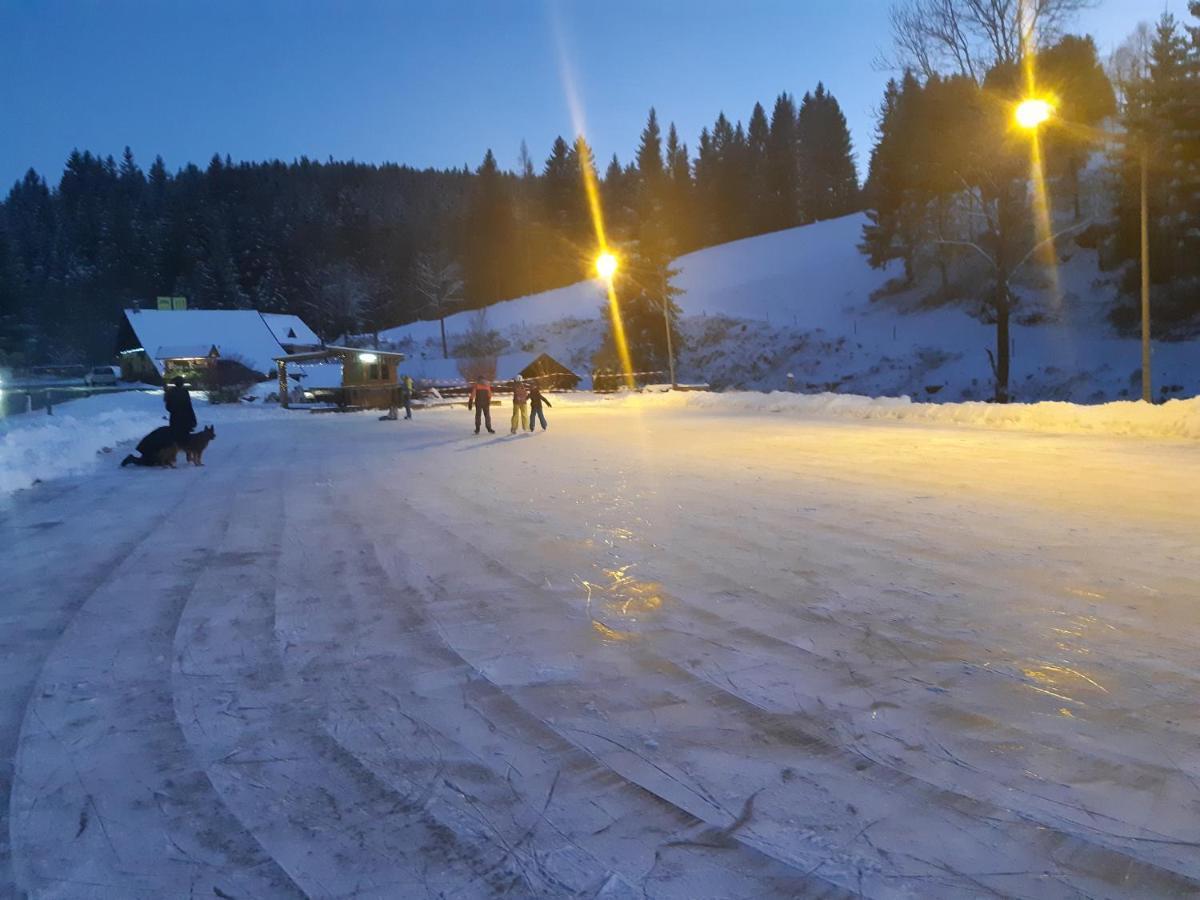 Gasthof Klug Zum Ehrensepp Modriach Buitenkant foto