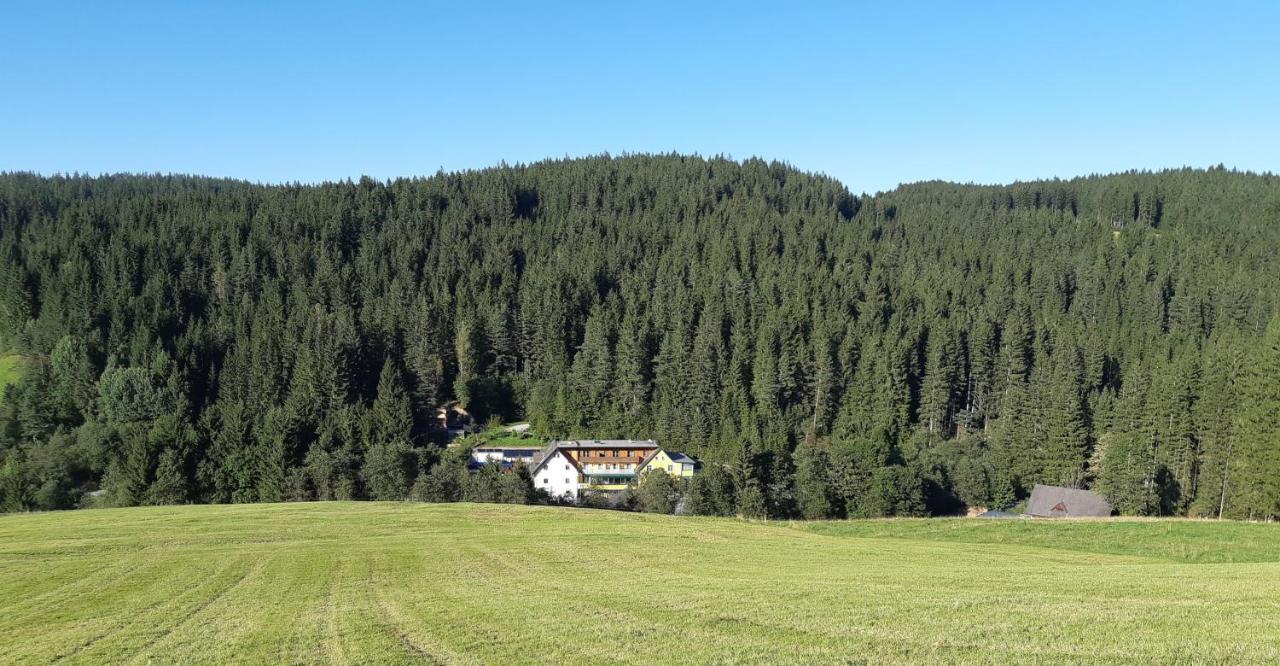 Gasthof Klug Zum Ehrensepp Modriach Buitenkant foto