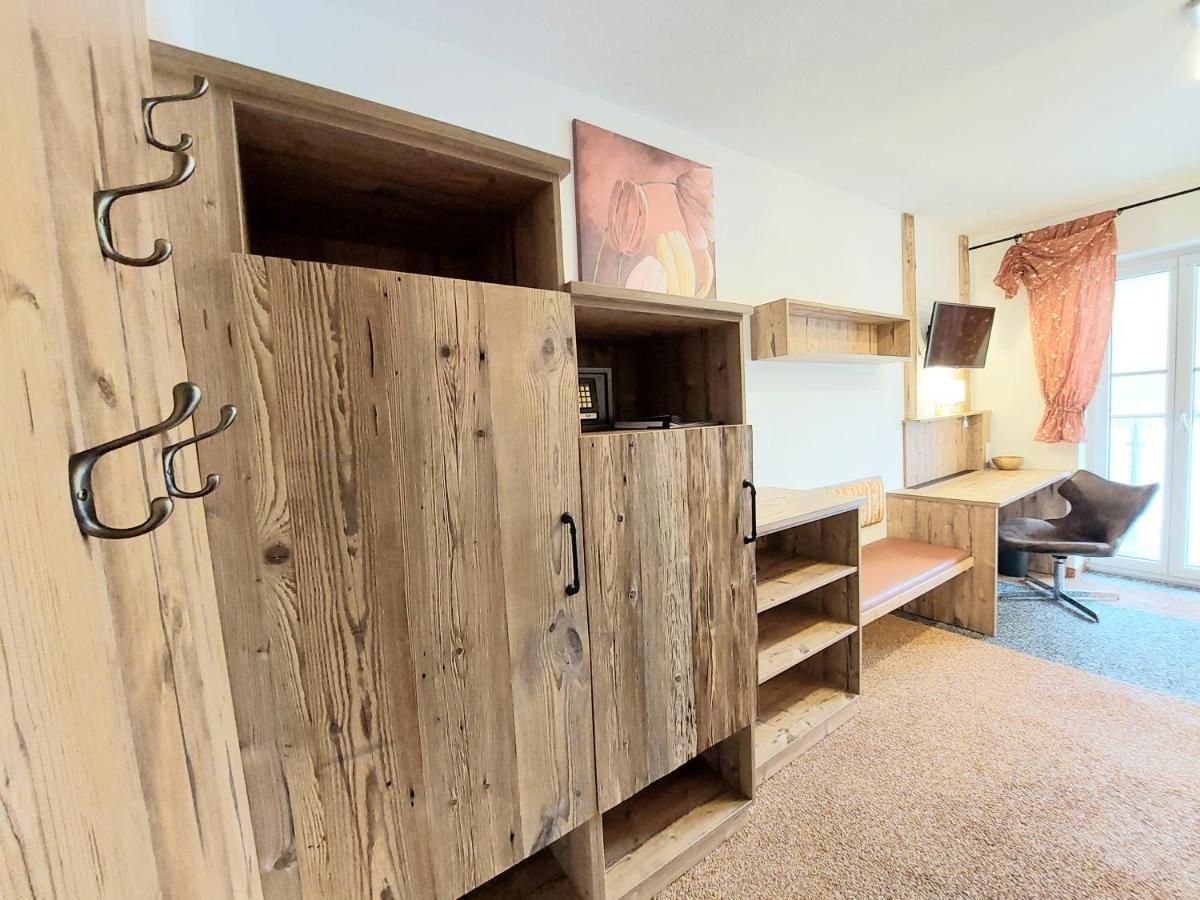 Gasthof Klug Zum Ehrensepp Modriach Buitenkant foto