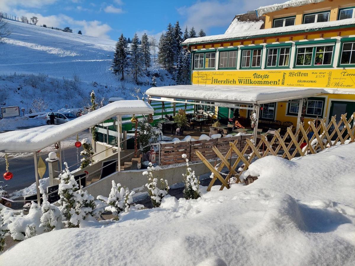 Gasthof Klug Zum Ehrensepp Modriach Buitenkant foto