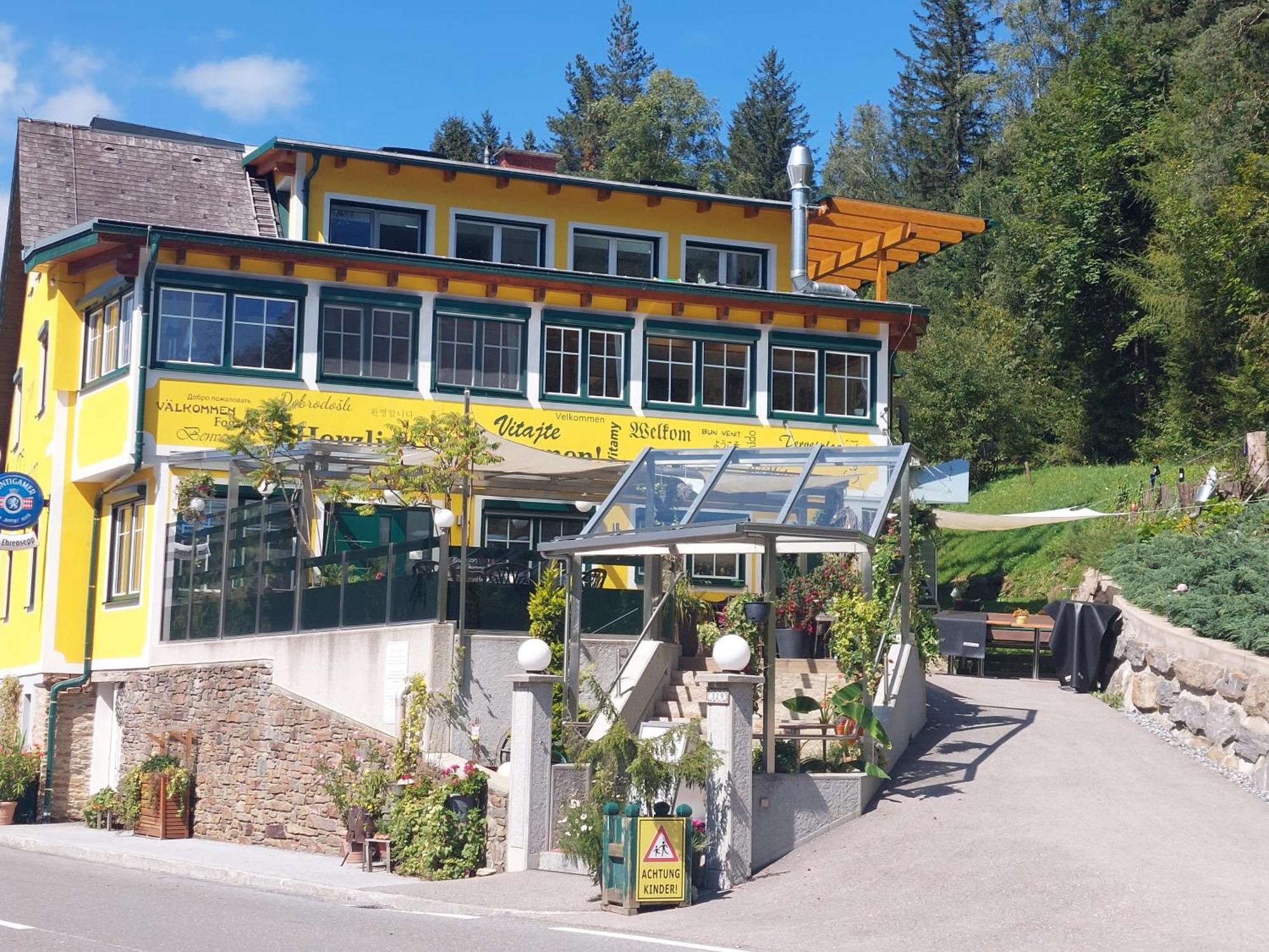 Gasthof Klug Zum Ehrensepp Modriach Buitenkant foto